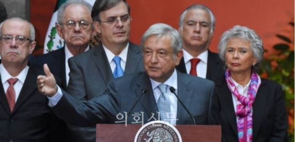 지지자들은 "Si se puedo(당신이 해냈다)!"를 외쳤다.* 선거 당시 로페스 오브라도의 구호가 "Si se puede(당신이 할 수 있다)!"였었다.[출처] 오브라도르 멕시코 대통령 취임 연설...|작성자 호세호세