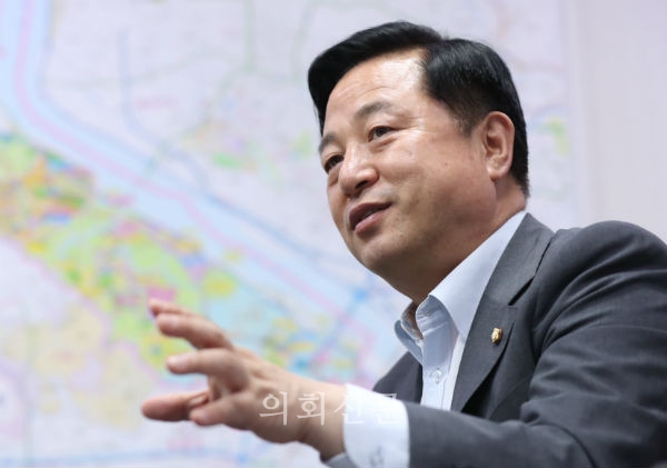 더불어민주당 국회 기획재정위원회 김두관 의원 (양산시 을)