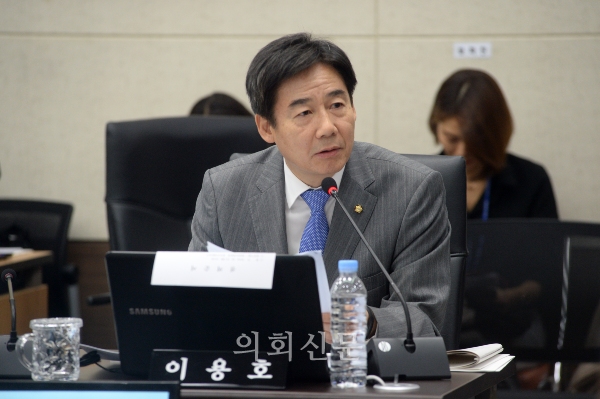 이용호 의원 (전북 남원·임실·순창, 보건복지위원회·예산결산특별위원회)