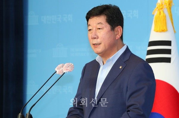 박재호 더불어민주당 의원이 여의도 국회 소통관에서 다중사기범죄 피해방지법 발의 기자회견을 하고 있다.