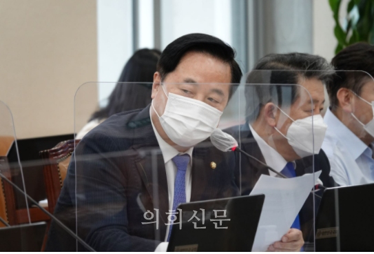 더불어민주당 김두관 의원(경남 양산을, 국회 기획재정위원회)