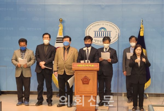       7일 김병욱 의원이 국회소통관에서 입법 발의 기자회견을 하고 있다.(사진=김병욱 의원실)