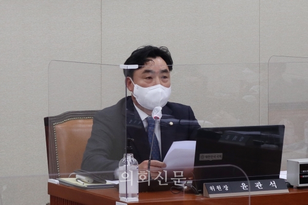                               국회 정무위원장 윤관석 의원 (더불어민주당·인천 남동 을)