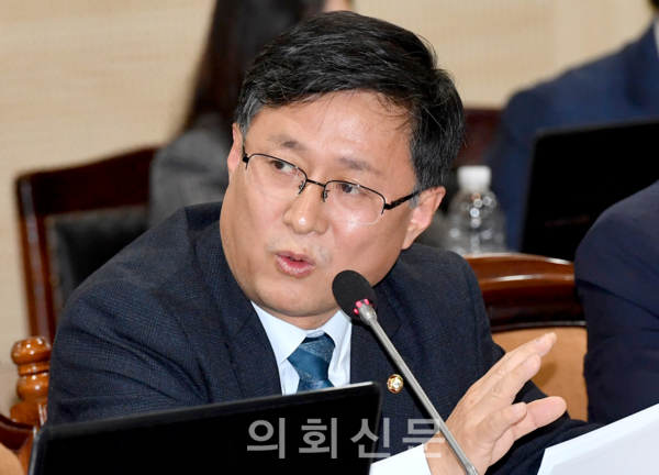                 더불어민주당 정책위의장인 김성환 의원(산업통상자원중소벤처기업위원회 위원)                   