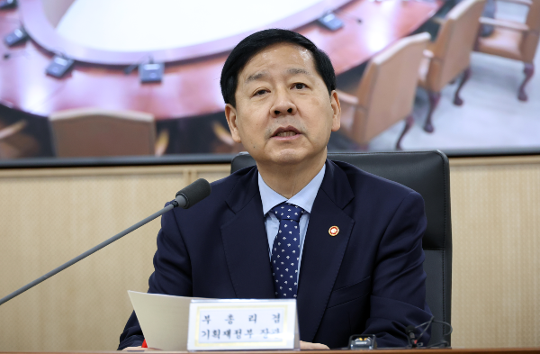 구윤철 부총리 겸 기획재정부 장관이 19일 세종시 정부세종청사에서 열린 경제관계장관회의에서 모두발언을 하고 있다. 2025.11.19.